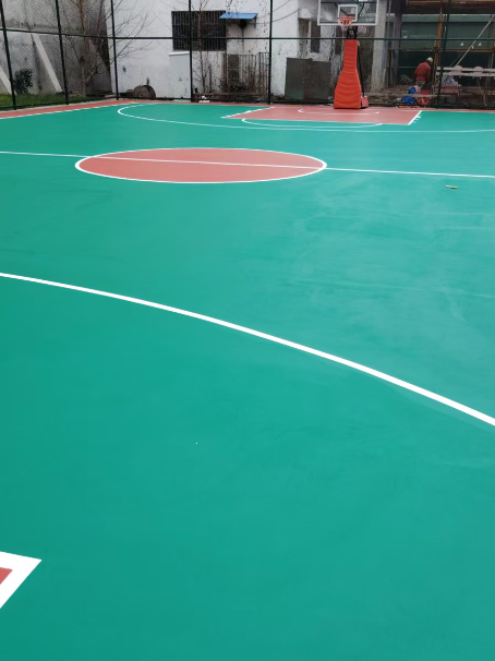 大峪镇 球场长期使用易出现地面开裂